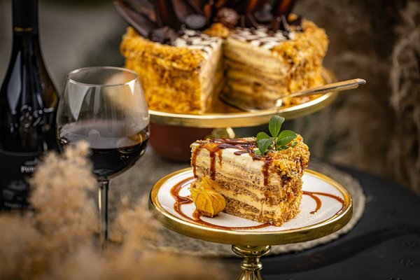 How to Effectively Layer Delicate Necklaces for a Subtle Office Statement?